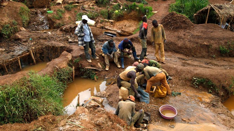 DR Congo arrests 17 Chinese men for running an illegal gold mine