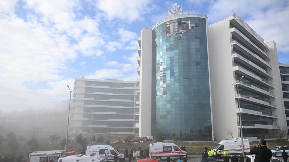 Ambulance helicopter crash kills four in Türkiye