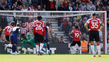 Onana saves penalty as Man Utd ease to 3-0 win at Southampton