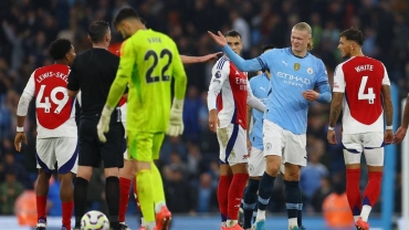 Ten-man Arsenal, Man City draw 2-2 in EPL