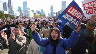 South Korean cabinet offers to resign after failed martial law attempt