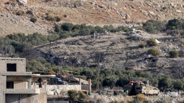 UN troops remove Israeli flags along Golan Heights