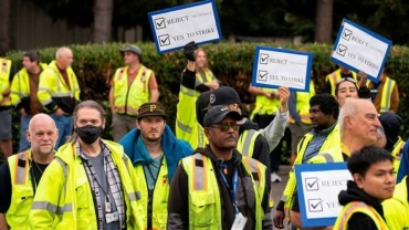 Boeing workers to strike over contract