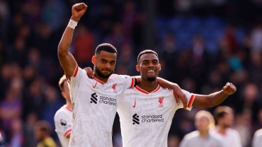 Liverpool win at Crystal Palace to go four points clear at top