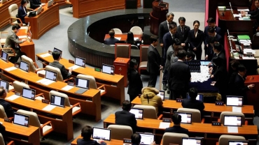 South Korean MPs impeach president over martial law